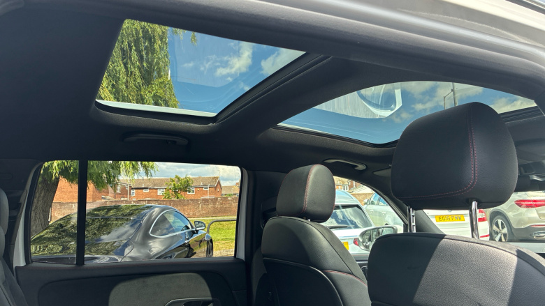Mercedes-Benz GLB 200 AMG Line Premium Plus 5dr 7G-Tronic Petrol Estate